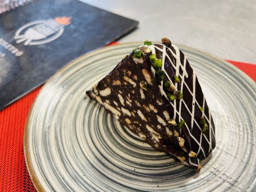 Csokis-kekszes mozaik piramis