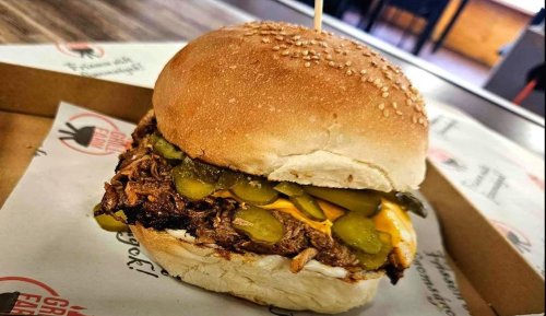 Tépett húsos burger