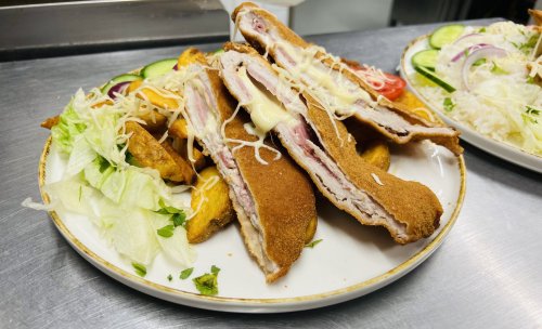 Sajttal-tarjával töltött sertés vagy csirke